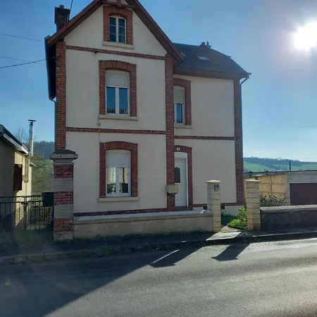 La Locomotive By La Bb12087 Nouvion-sur-Meuse Exterior photo